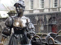 The Molly Malone statue in Dublin City Centre